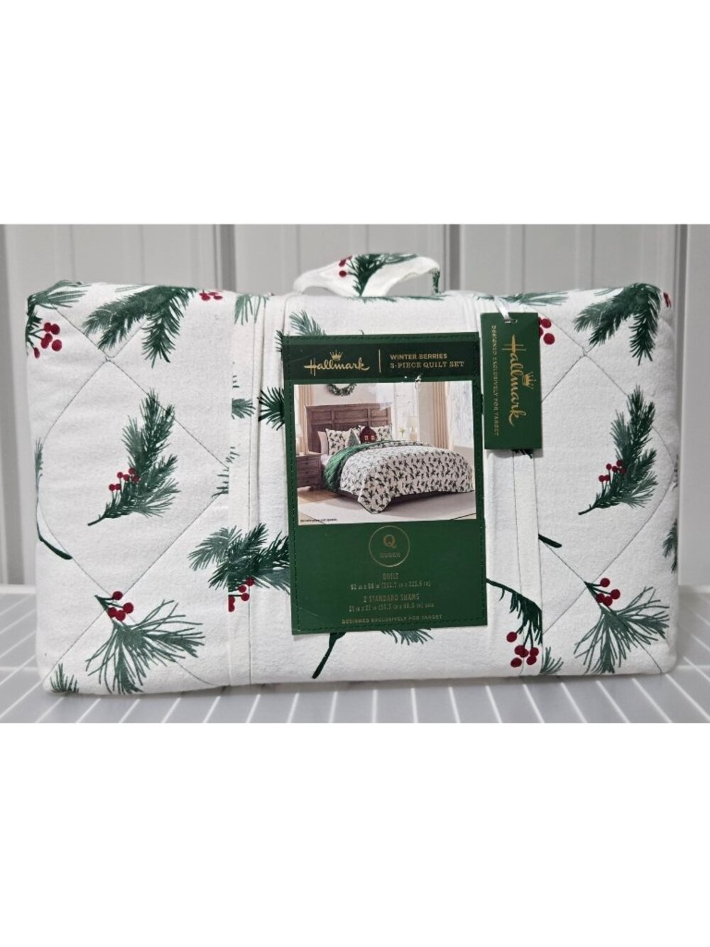 Hallmark Winter Berries Queen Size 3 Piece Quilt Bed Set w/ 2 Standard Shams